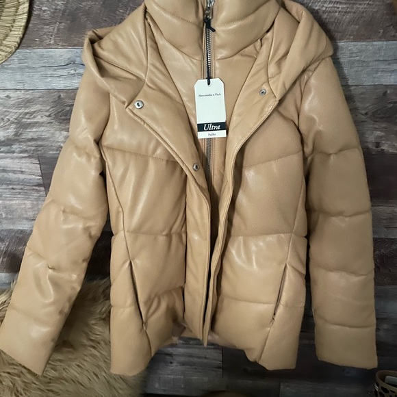 Brand new Abercrombie &Fitch Ultra Vegan Leather puffer midi , SOLD OUT - Picture 2 of 8